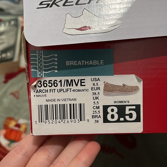 BRAND NEW SKETCHERS PINK FLORAL SLIP ON SIZE 8.5 - Picture 5 of 5